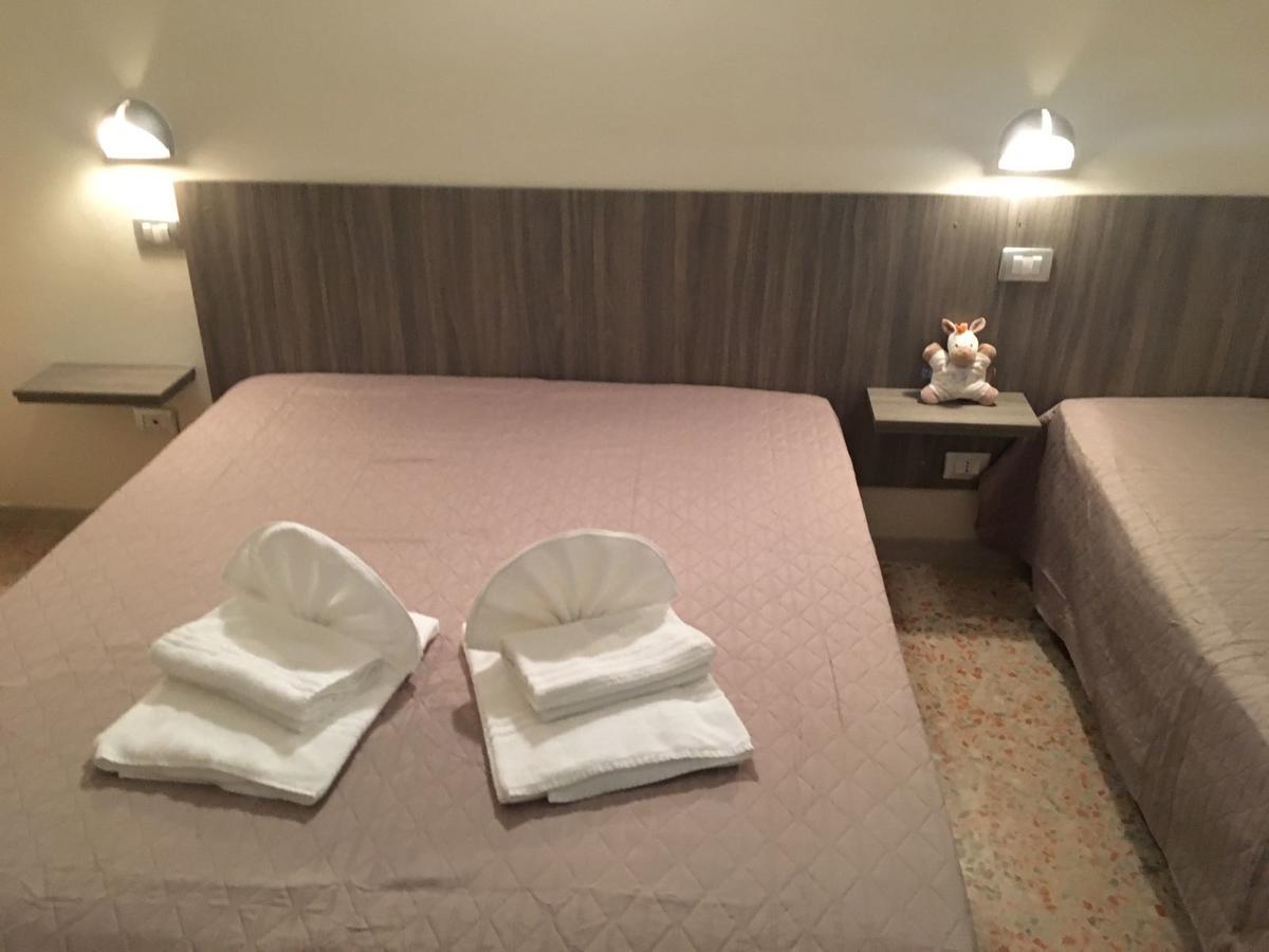 Hotel Rebola 里米尼 外观 照片